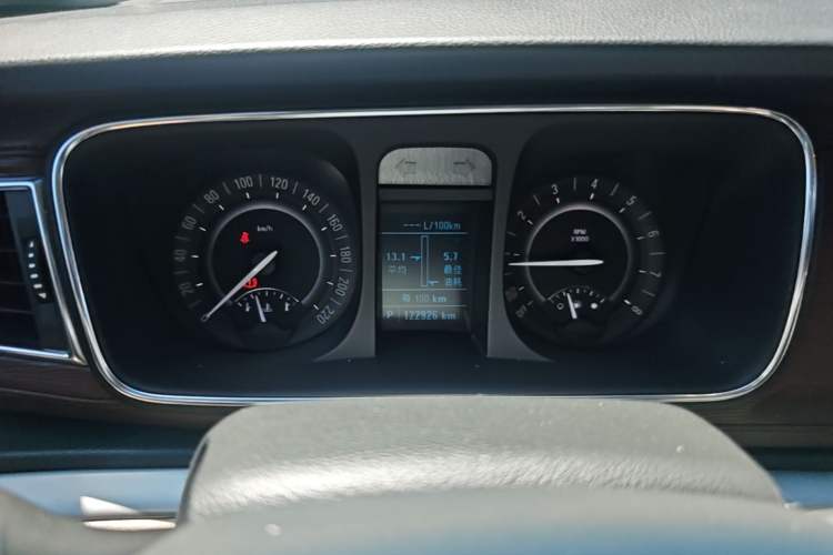 Used Buick GL8 2018 28T Luxury Model China VI Standard Odometer Close Up