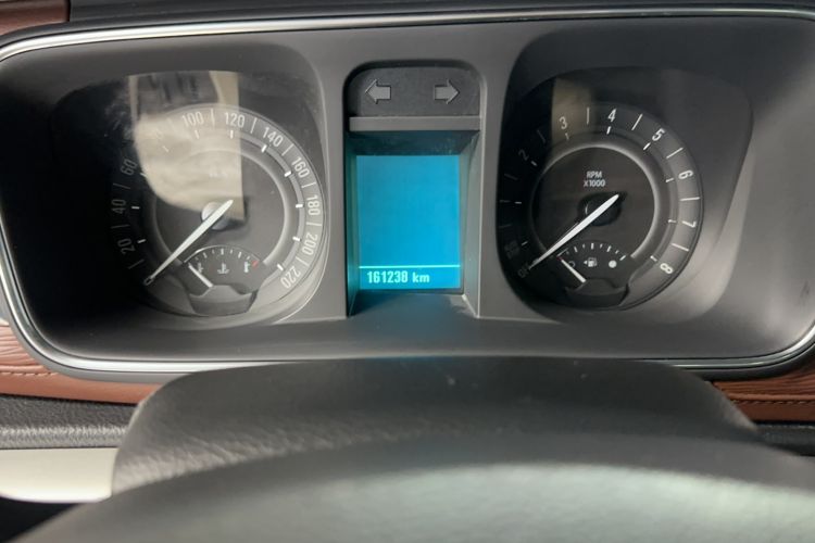 Used Buick GL8 2018 28T Comfort Model China VI Standard Odometer Close Up
