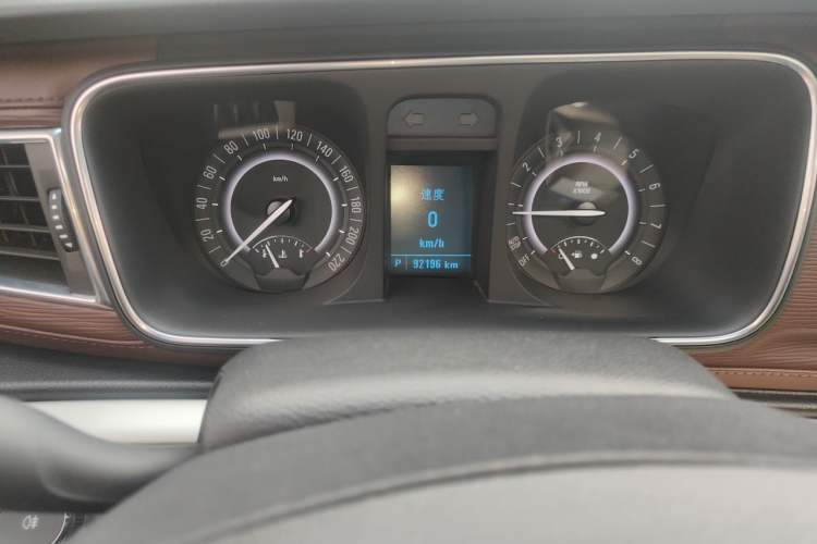 Used Buick GL8 2018 28T Luxury Model China VI Standard Odometer Close Up