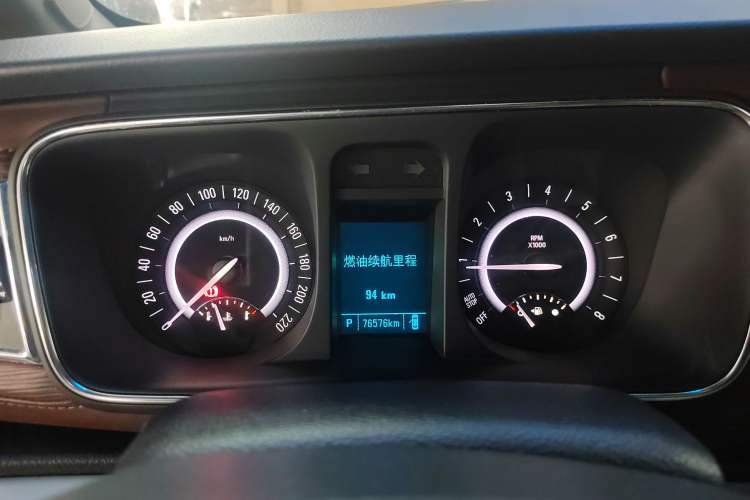 Used Buick GL8 2018 28T Luxury Model China VI Standard Odometer Close Up