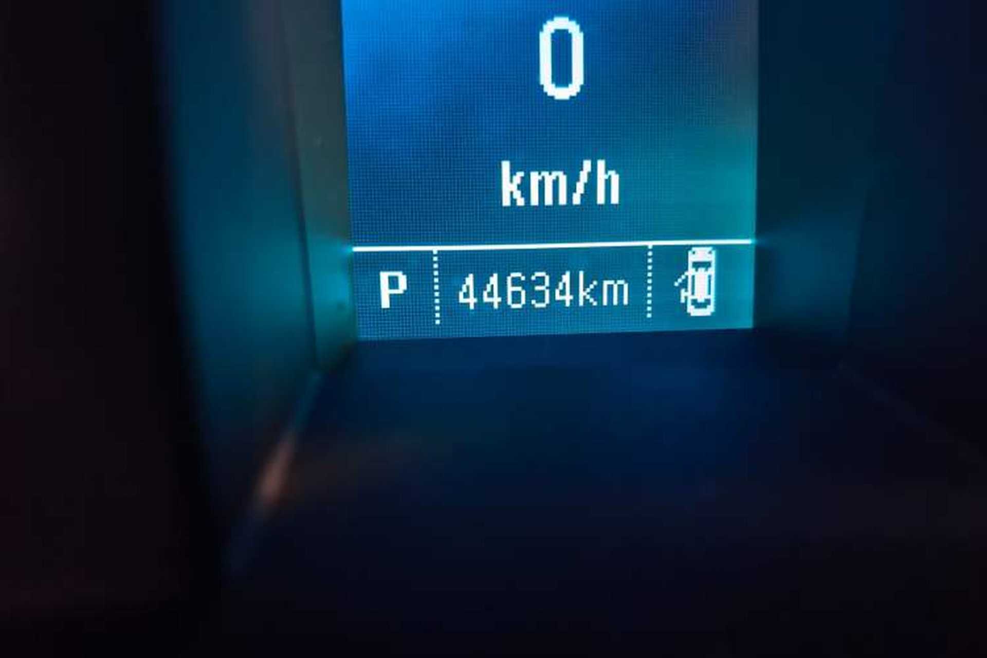 Used Buick GL8 2018 28T Comfort Model China VI Standard Odometer Close Up