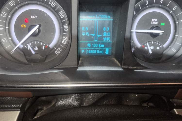 Used Buick GL8 2018 28T Luxury Model China VI Standard Odometer Close Up