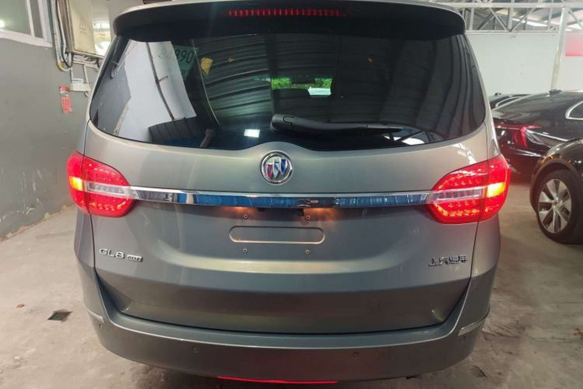 Used Buick GL8 2018 28T Luxury Model China VI Standard Rear