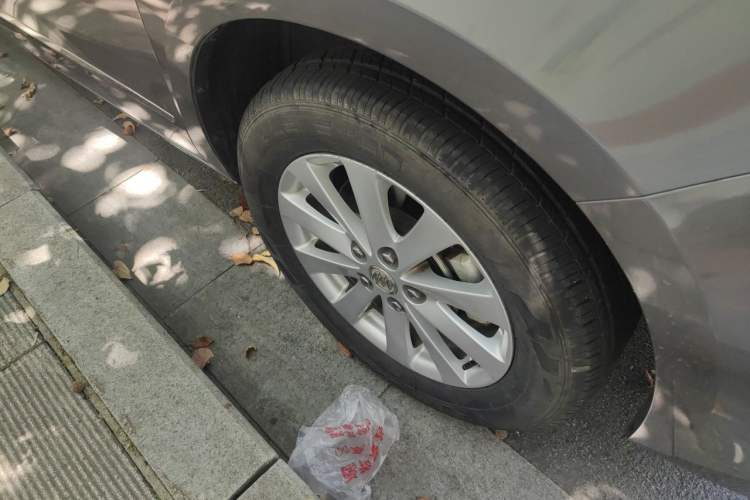 Used Buick GL8 2018 28T Comfort Model China VI Standard Right Front Wheel Hub