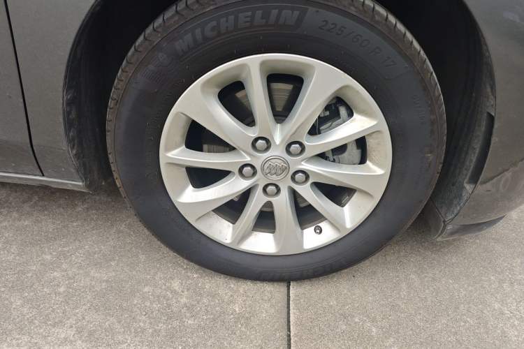 Used Buick GL8 2018 ES 28T Premium Model China VI Standard Right Front Wheel Hub
