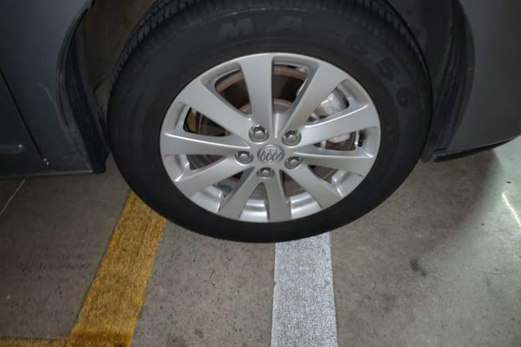 Used Buick GL8 2018 28T Prestige Version China VI Standard Right Front Wheel Hub