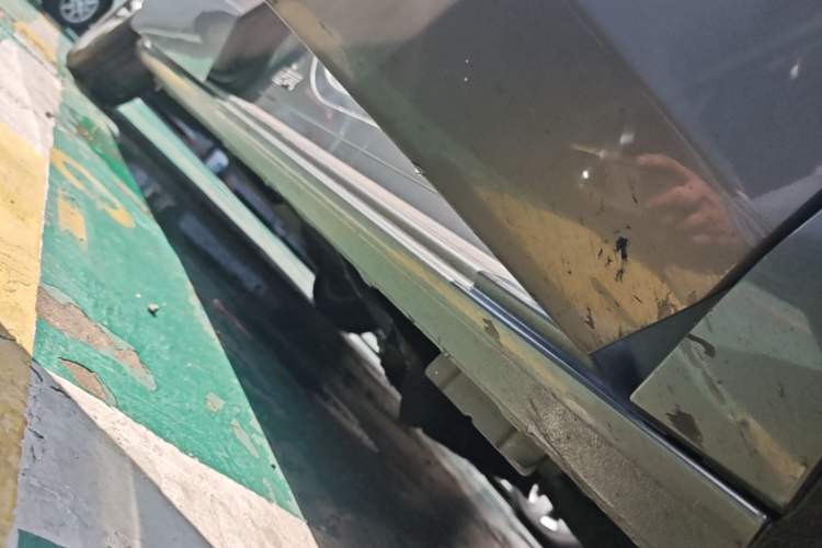 Used Buick GL8 2018 ES 28T Luxury Model China VI Standard Right Side Sill