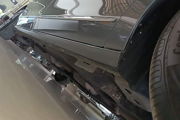 Used Buick GL8 2018 ES 28T Flagship Model China VI Standard Right Side Sill