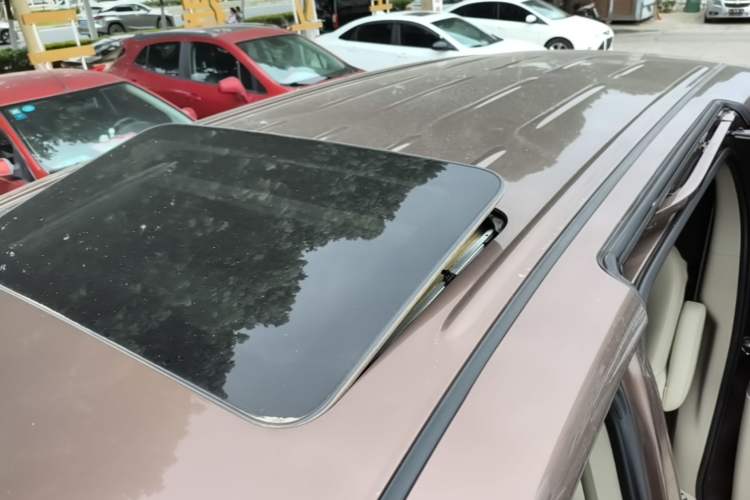 Used Buick GL8 2018 28T Luxury Model China VI Standard Roof