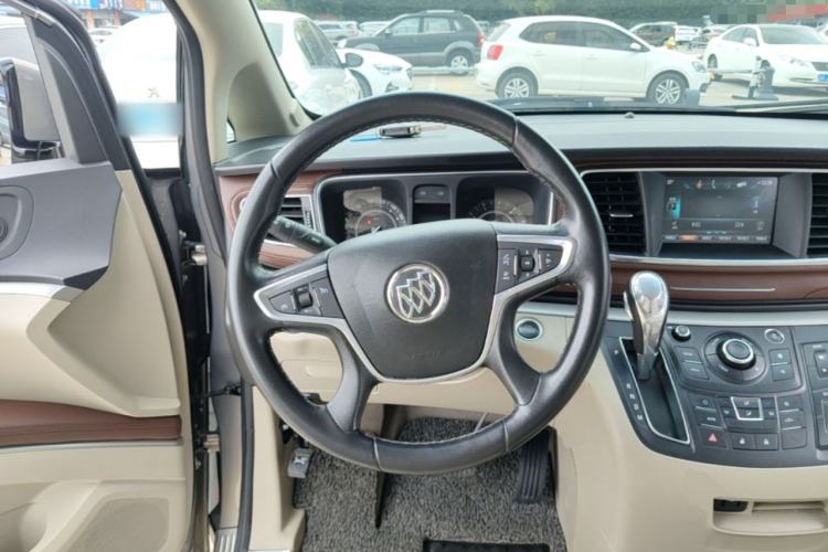Used Buick GL8 2018 28T Luxury Model China VI Standard Steering Wheel