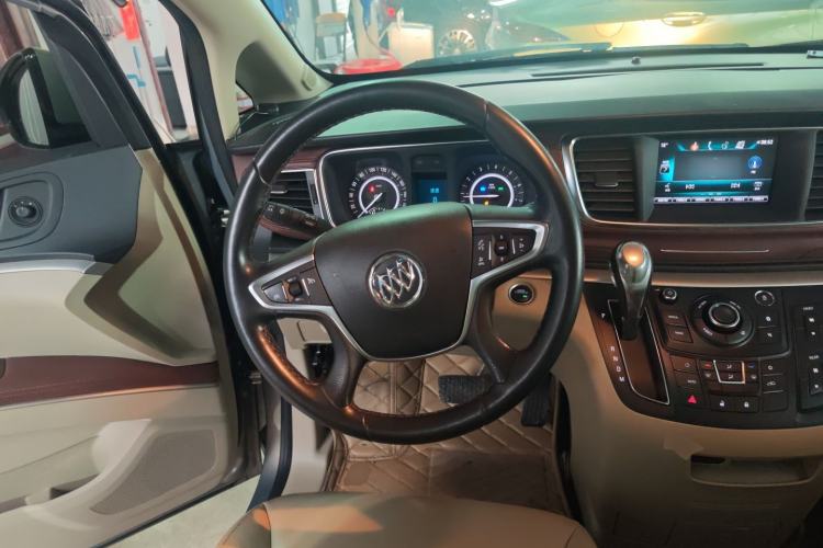 Used Buick GL8 2018 28T Luxury Model China VI Standard Steering Wheel