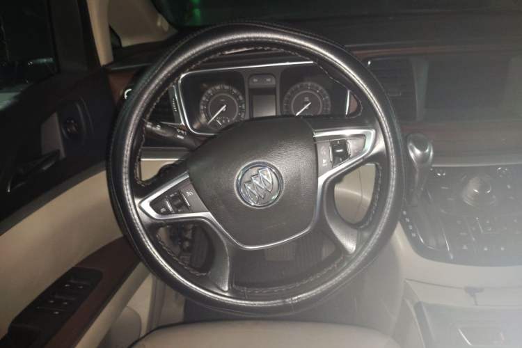 Used Buick GL8 2018 28T Luxury Model China VI Standard Steering Wheel