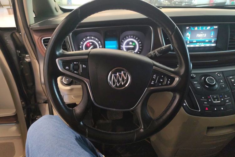 Used Buick GL8 2018 28T Luxury Model China VI Standard Steering Wheel