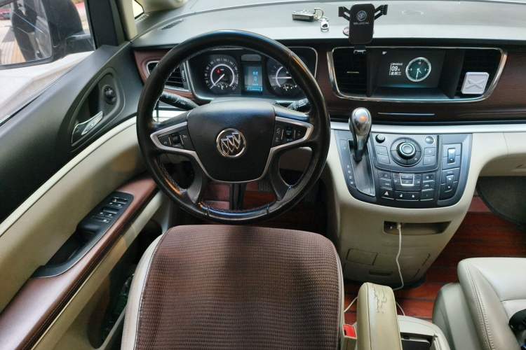 Used Buick GL8 2018 28T Luxury Model China VI Standard Steering Wheel