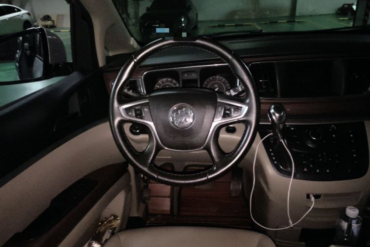 Used Buick GL8 2018 28T Luxury Model China VI Standard Steering Wheel