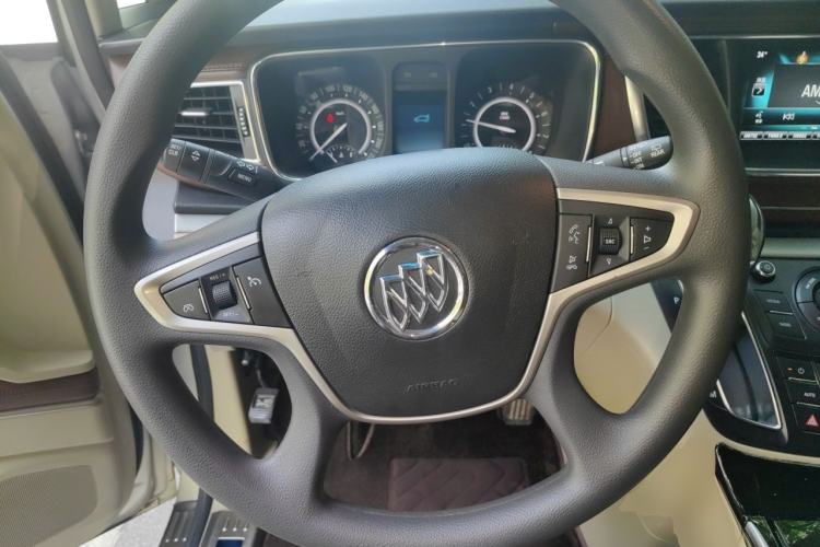 Used Buick GL8 2018 28T Comfort Model China VI Standard Steering Wheel