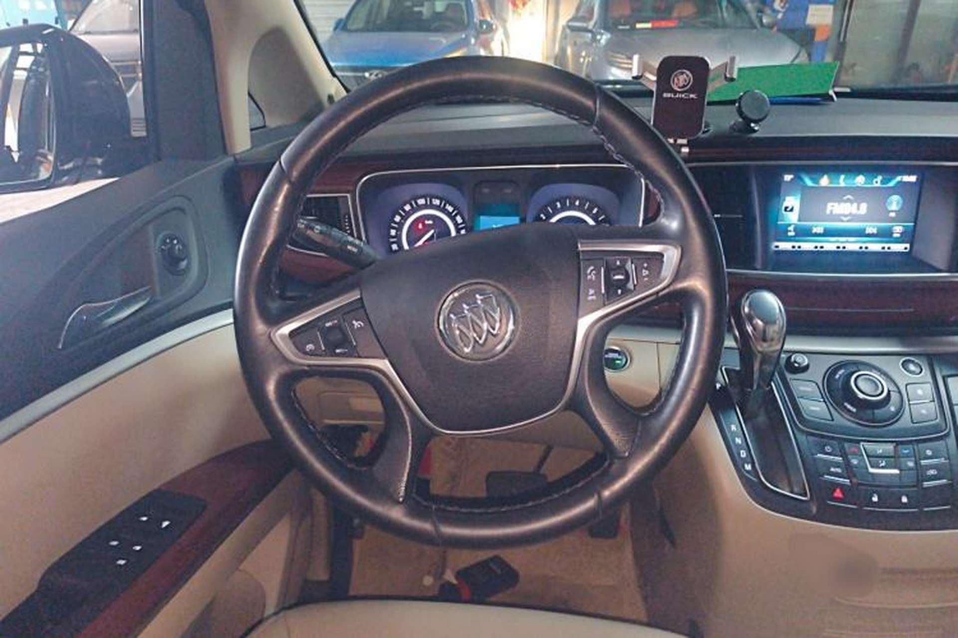 Used Buick GL8 2018 28T Luxury Model China VI Standard Steering Wheel