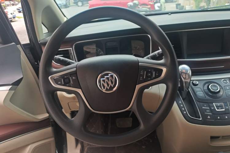 Used Buick GL8 2018 28T Comfort Model China VI Standard Steering Wheel