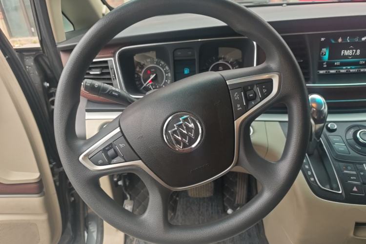 Used Buick GL8 2018 28T Comfort Model China VI Standard Steering Wheel