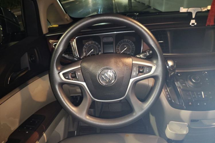 Used Buick GL8 2018 28T Comfort Model China VI Standard Steering Wheel