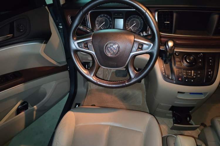 Used Buick GL8 2018 28T Prestige Version China VI Standard Steering Wheel