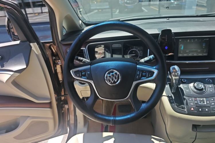 Used Buick GL8 2018 28T Luxury Model China VI Standard Steering Wheel