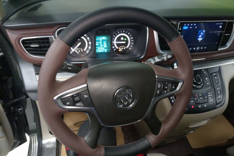 Used Buick GL8 2018 28T Luxury Model China VI Standard Steering Wheel