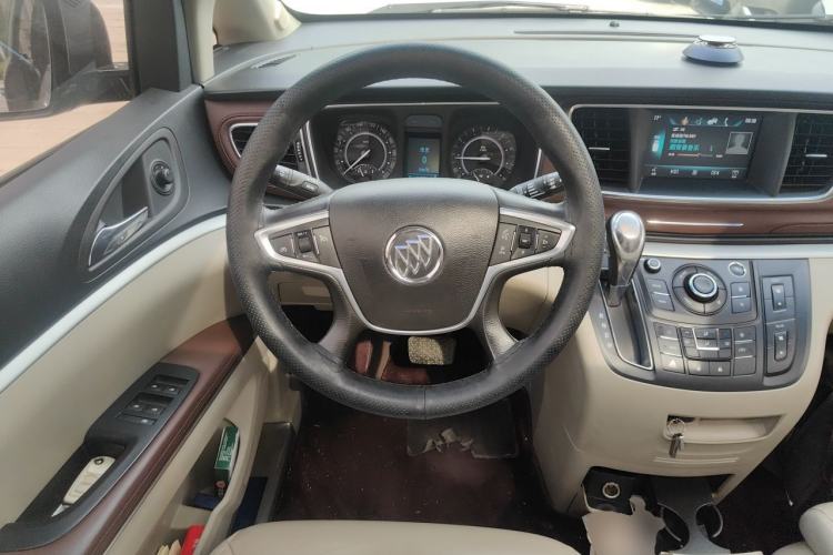 Used Buick GL8 2018 28T Luxury Model China VI Standard Steering Wheel