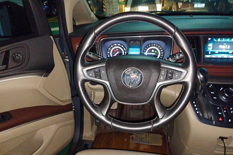 Used Buick GL8 2018 28T Luxury Model China VI Standard Steering Wheel