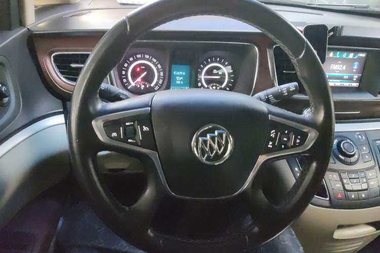 Used Buick GL8 2018 28T Luxury Model China VI Standard Steering Wheel