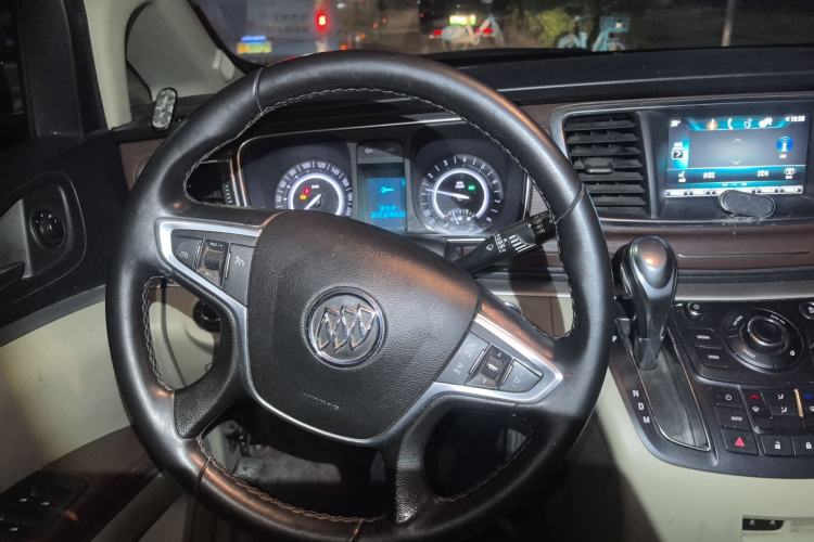 Used Buick GL8 2018 28T Luxury Model China VI Standard Steering Wheel