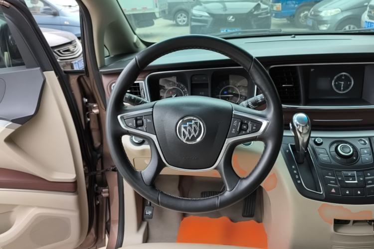 Used Buick GL8 2018 28T Luxury Model China VI Standard Steering Wheel