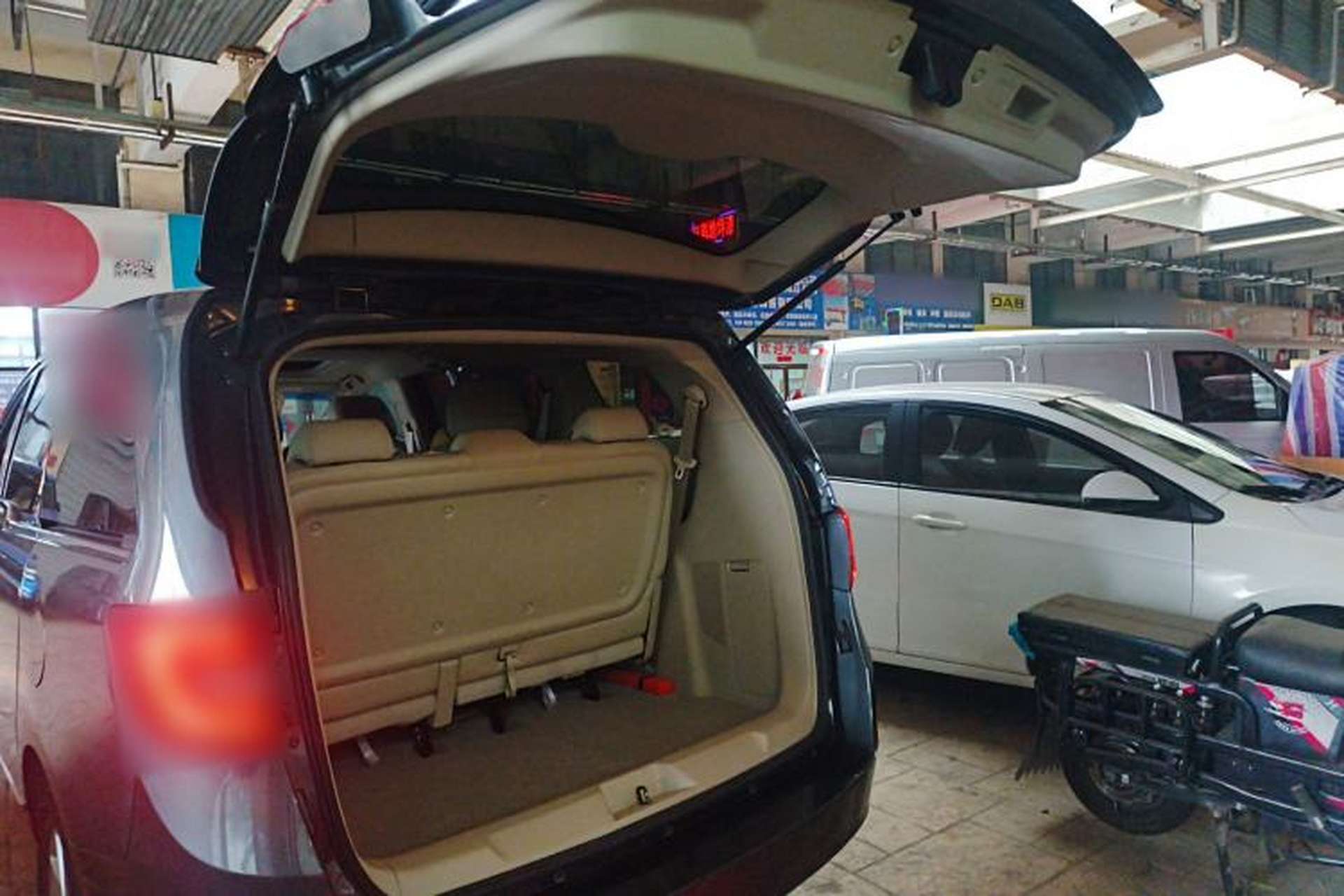 Used Buick GL8 2018 28T Luxury Model China VI Standard Trunk