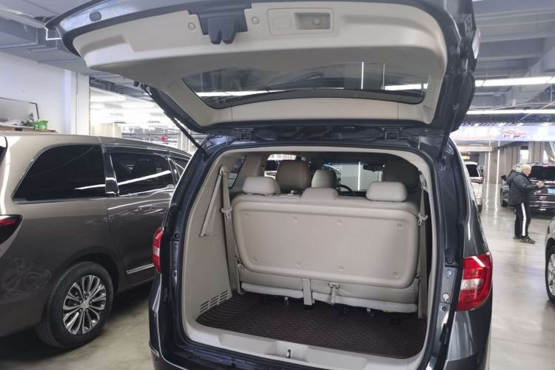 Used Buick GL8 2018 28T Comfort Model China VI Standard Trunk