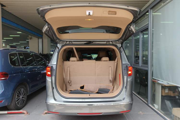 Used Buick GL8 2018 ES 28T Premium Model China VI Standard Trunk
