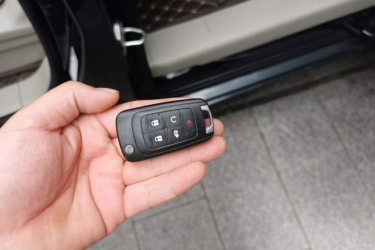 Used Buick GL8 2018 28T Luxury Model China VI Standard Vehicle Key