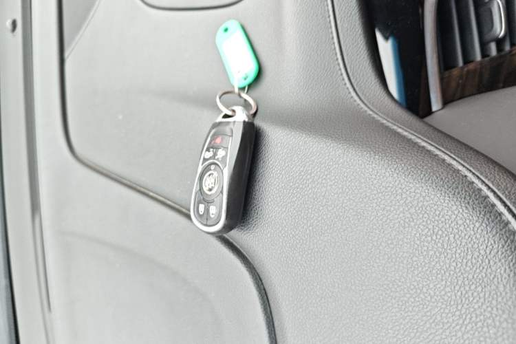Used Buick GL8 2018 ES 28T Luxury Model China VI Standard Vehicle Key