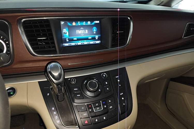 Used Buick GL8 2018 28T Comfort Model China VI Standard Audio And AC Panel