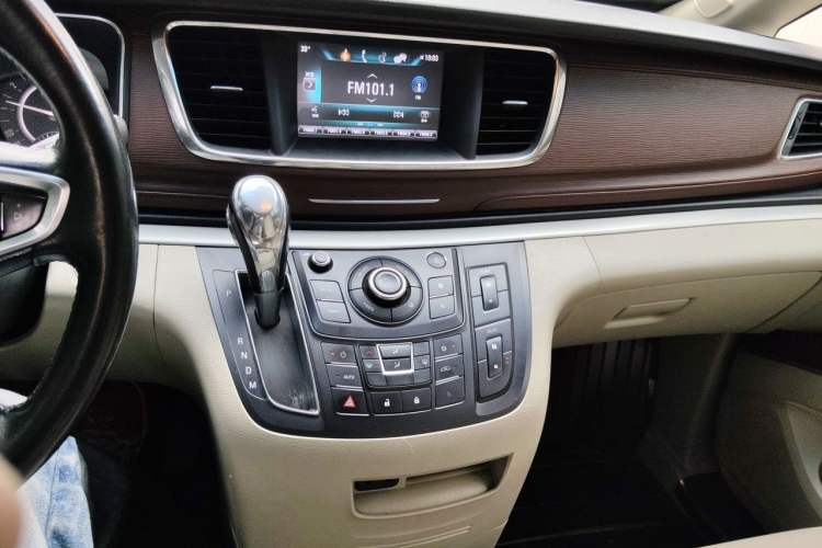 Used Buick GL8 2018 28T Luxury Model China VI Standard Audio And AC Panel