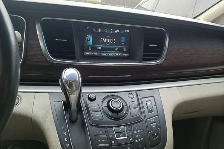 Used Buick GL8 2018 28T Prestige Version China VI Standard Audio And AC Panel