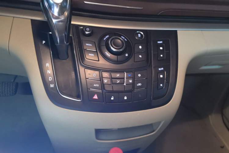 Used Buick GL8 2018 28T Luxury Model China VI Standard Audio And AC Panel