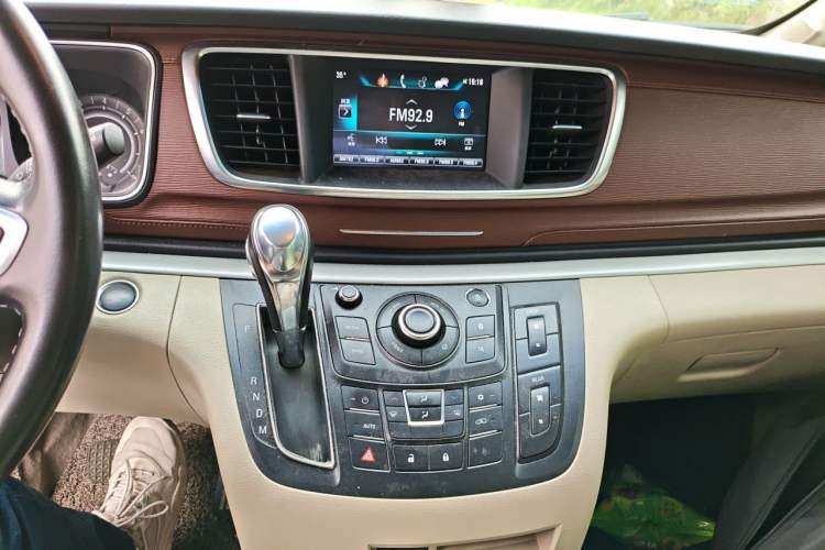Used Buick GL8 2018 28T Luxury Model China VI Standard Audio And AC Panel