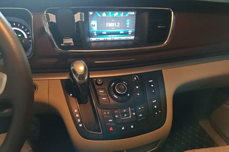 Used Buick GL8 2018 28T Comfort Model China VI Standard Audio And AC Panel