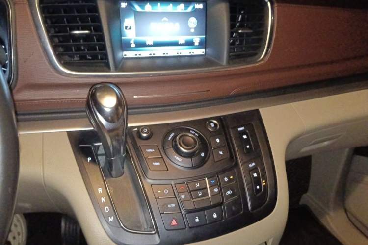 Used Buick GL8 2018 28T Luxury Model China VI Standard Audio And AC Panel