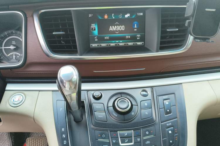Used Buick GL8 2018 28T Luxury Model China VI Standard Audio And AC Panel
