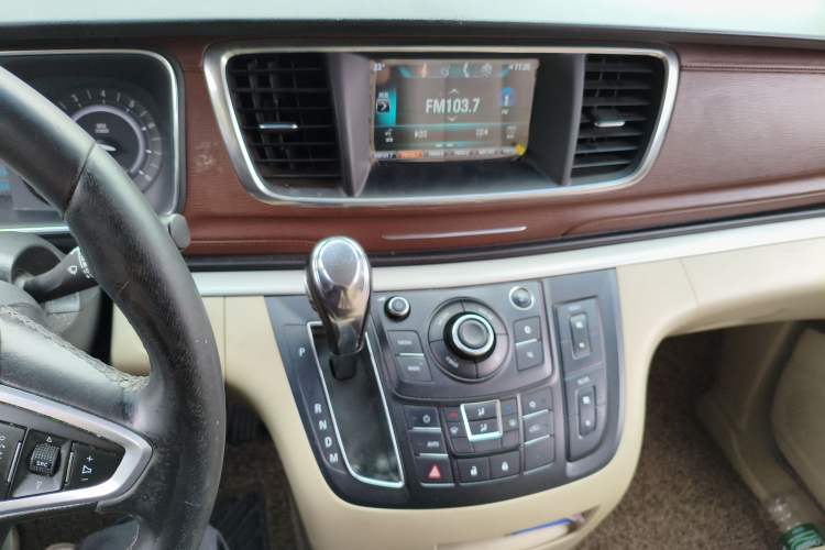 Used Buick GL8 2018 28T Luxury Model China VI Standard Audio And AC Panel