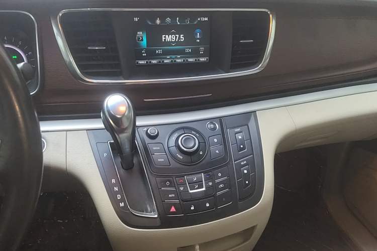 Used Buick GL8 2018 28T Luxury Model China VI Standard Audio And AC Panel
