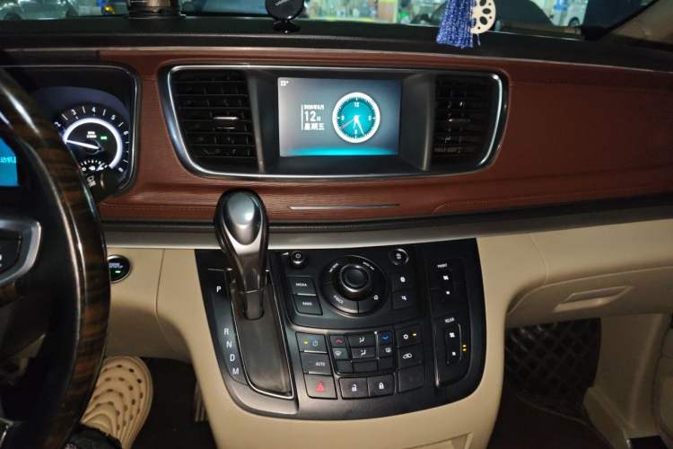 Used Buick GL8 2018 28T Luxury Model China VI Standard Audio And AC Panel