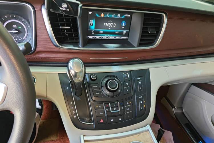 Used Buick GL8 2018 28T Comfort Model China VI Standard Audio And AC Panel