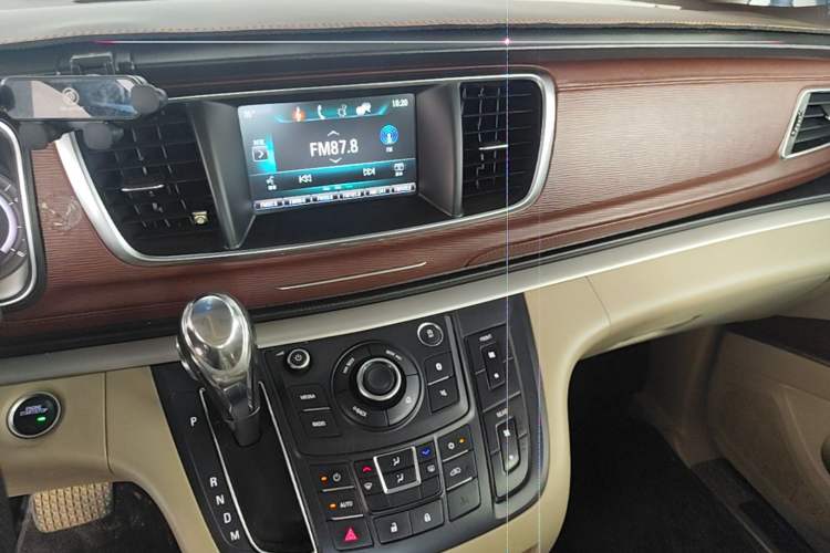 Used Buick GL8 2018 28T Luxury Model China VI Standard Audio And AC Panel